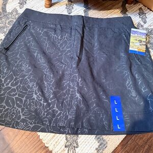 Orvis Women's Black Floral travel skort